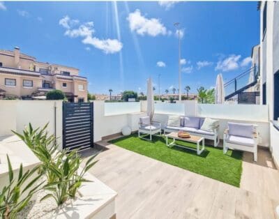 Apartment with swimming pool in Spain